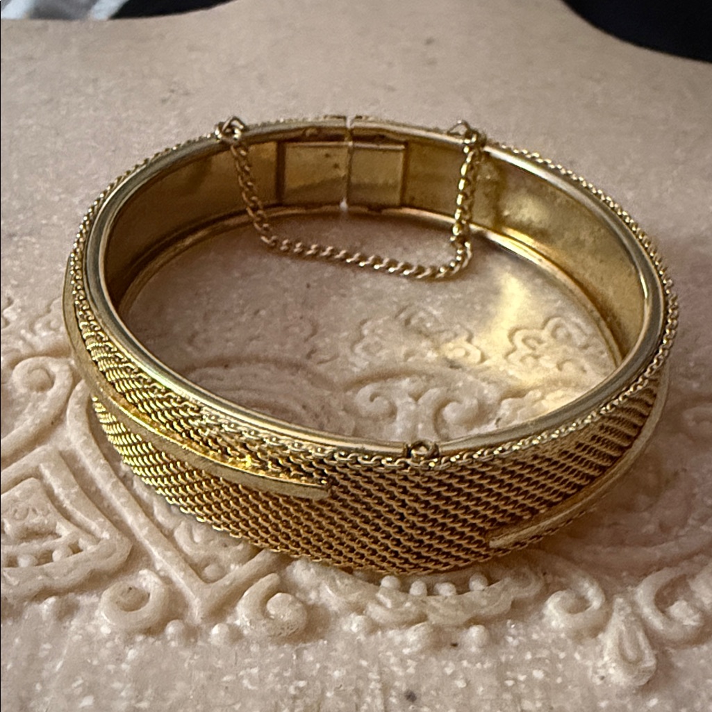 Vintage Women’s Monet Gold Mesh Bracelet With Safety Clasp And Chain